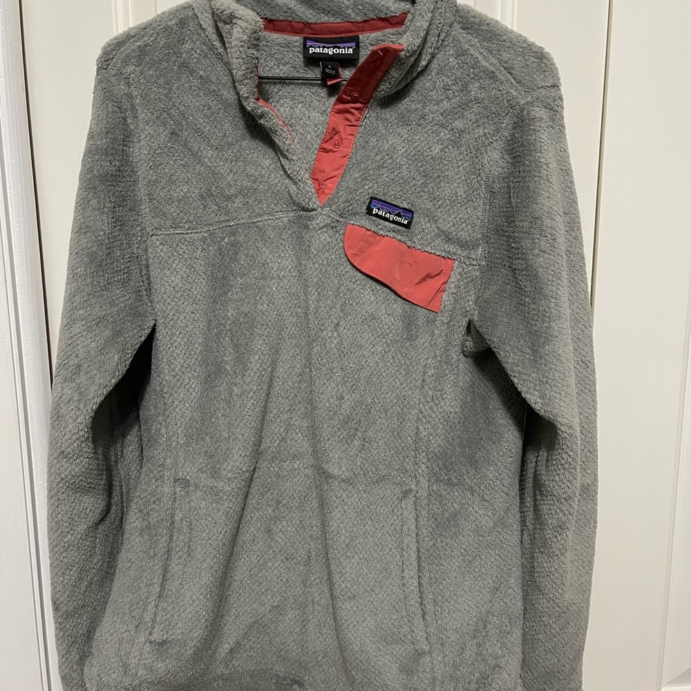 Patagonia gray and pink snap fleece pullover size large